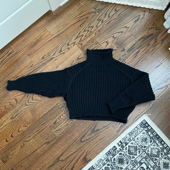 Chunky Ribbed Knit Turtleneck Sweater - Picture 5 of 6